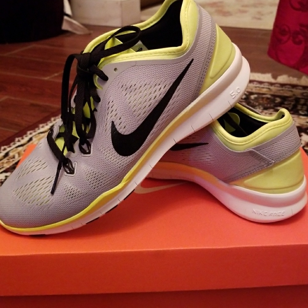 NIB Nike Free 5.0 Women's Size 8